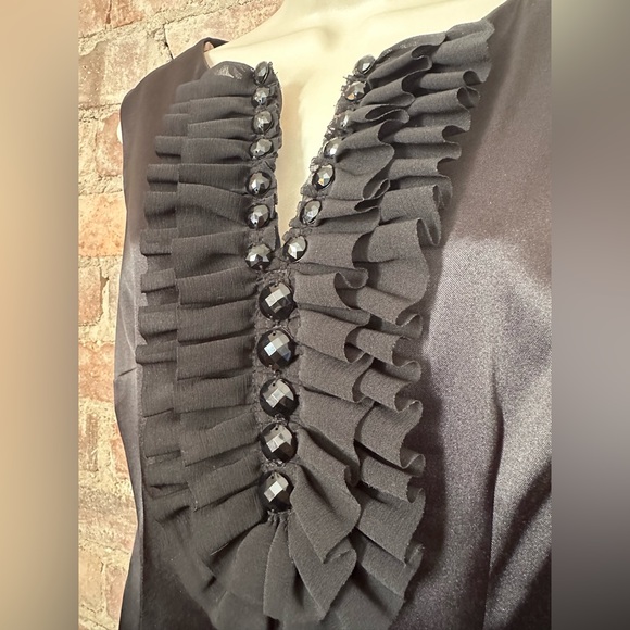 Little black v neck dress - Picture 6 of 10